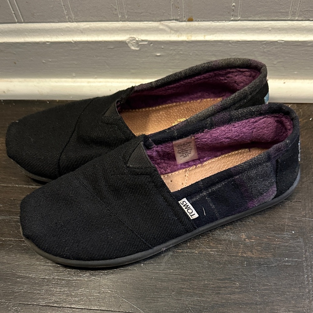 TOMS Women's Black and Purple Flats Size 7